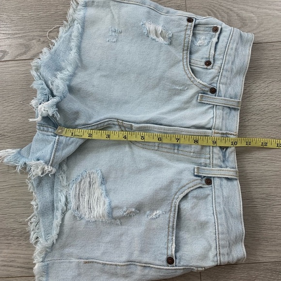 Levi’s Light Wash Distressed Raw Hem Button Fly Jean Shorts - Picture 10 of 11
